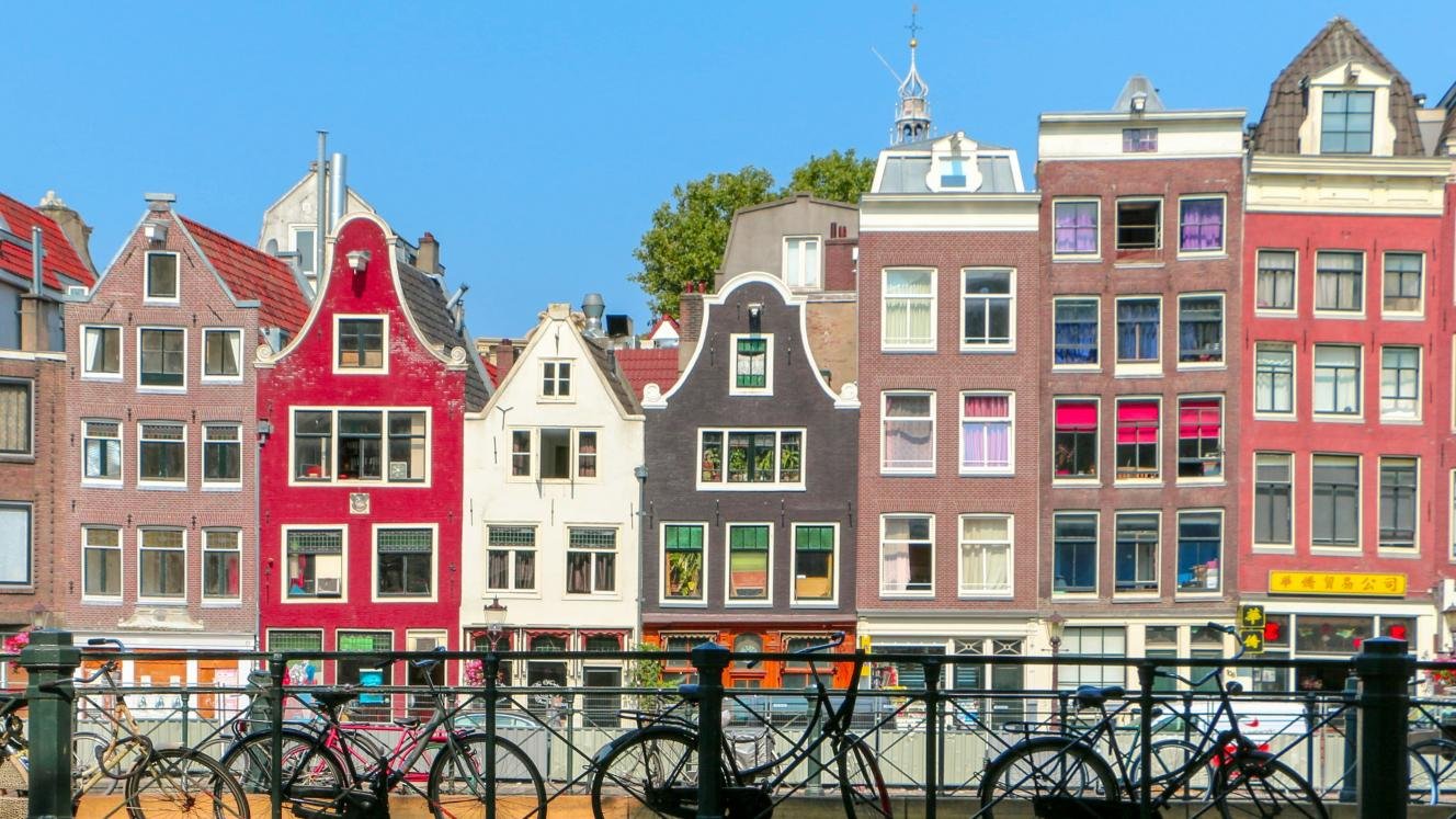 Amsterdam pushes for fewer tourists