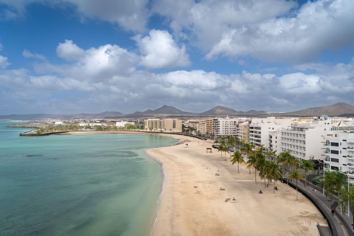 Two earthquakes strike off the coast of Lanzarote. Should tourists be worried?