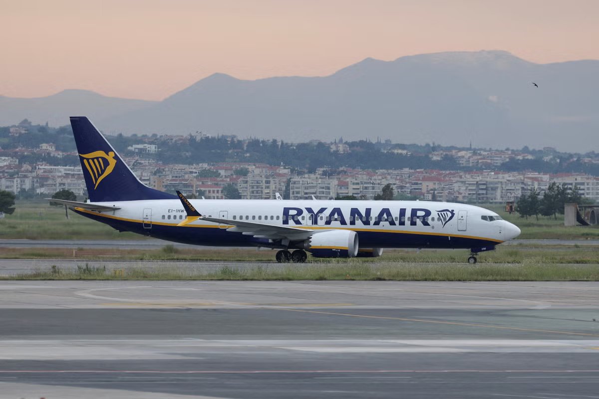 Ryanair warns Brits of new 60-minute luggage rule coming into force next month