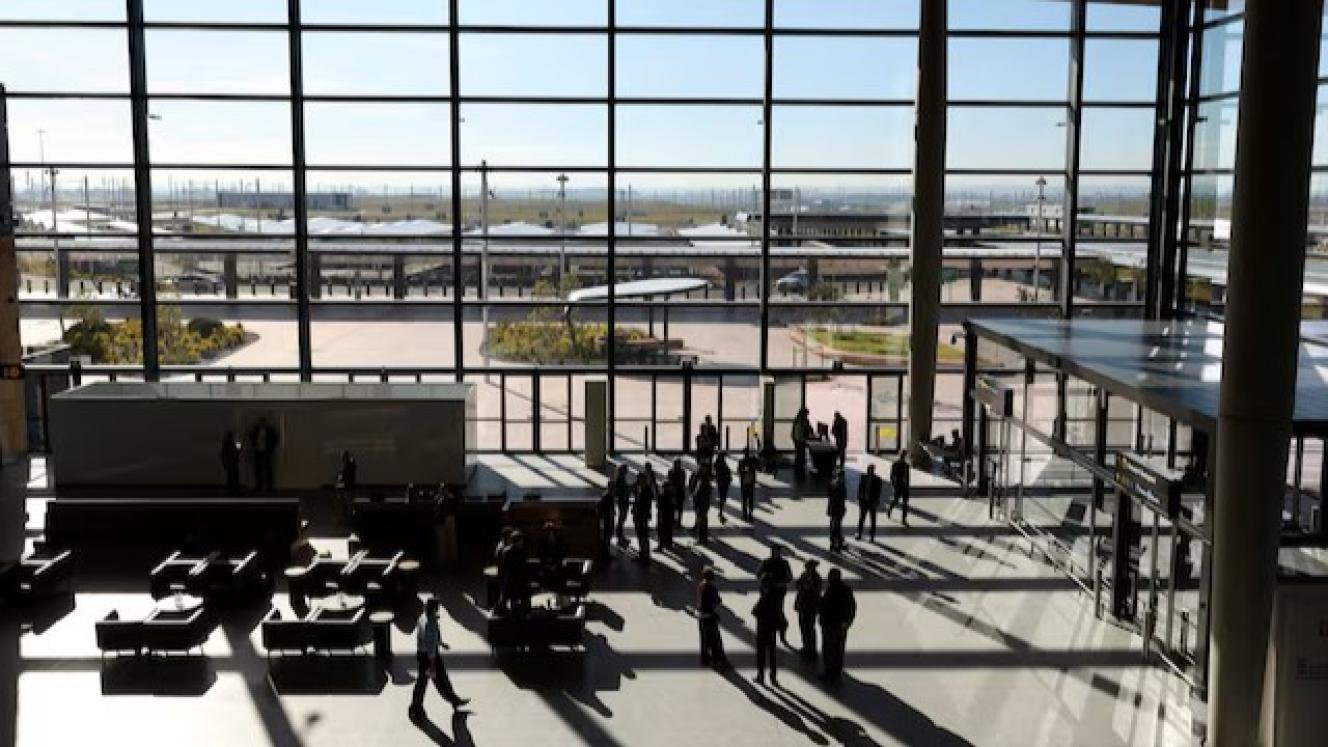 Sydney's new international airport opens