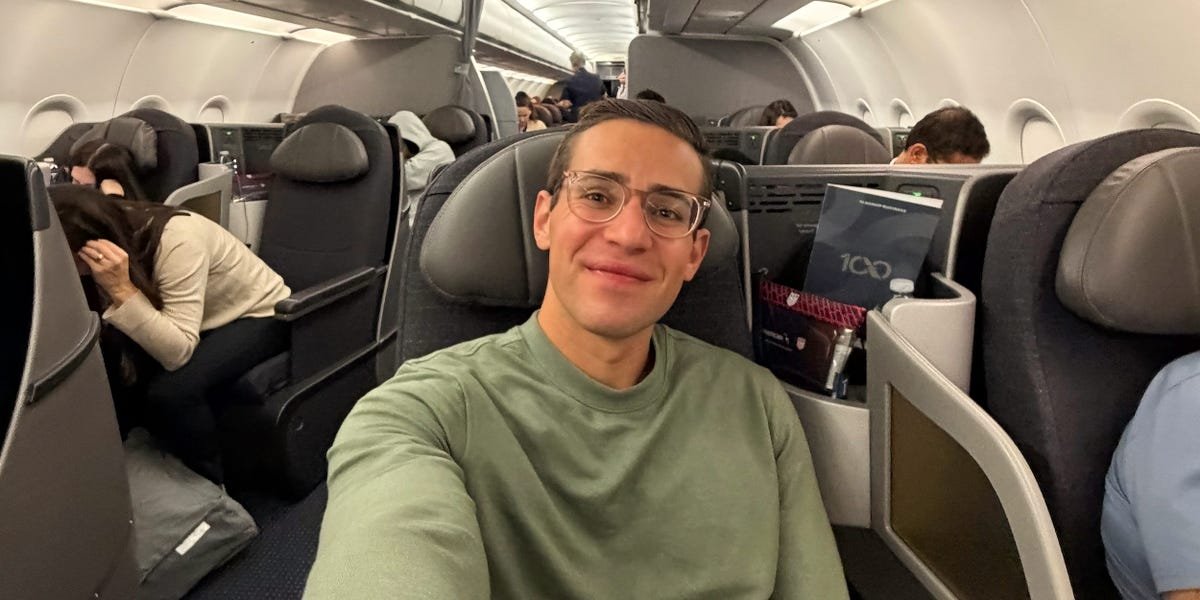 How to make economy feel like an upgrade, according to a travel expert who's spent 3,500 hours in premium cabins - Business Insider