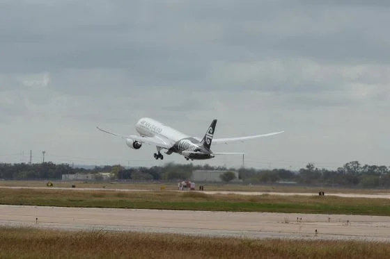Air New Zealand unveils new 787 Dreamliner
