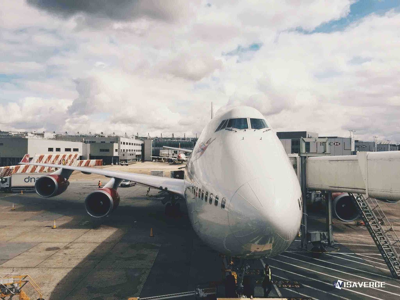 Jet2 Boeing 737-800 Veers Off Runway at Birmingham Airport During Landing