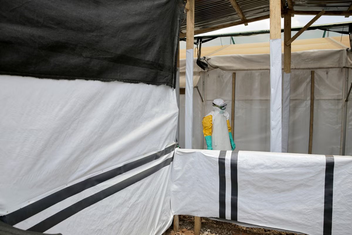 US to tighten travel rules with new Ebola declaration for arriving passengers