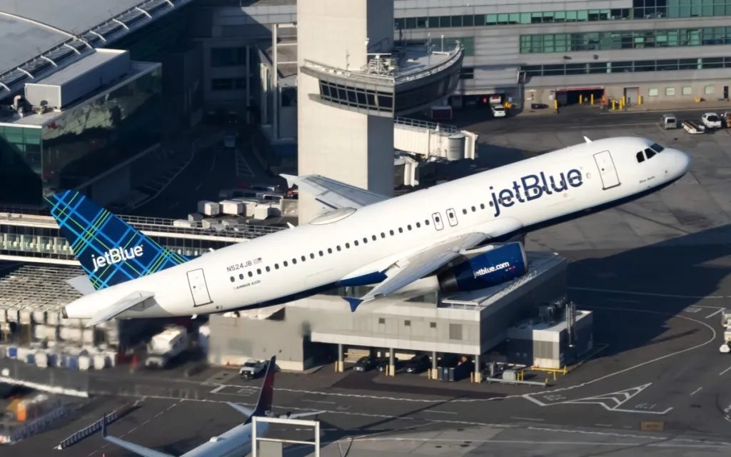 JetBlue Shares Sink, Bonds Enter Distressed Territory Ahead of Earnings