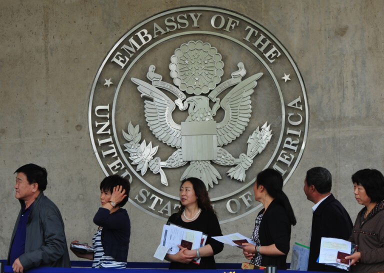 Trump Administration Halts Chinese Visa-Free Travel Program, Citing Espionage and Birth Tourism Risks - Latin Times