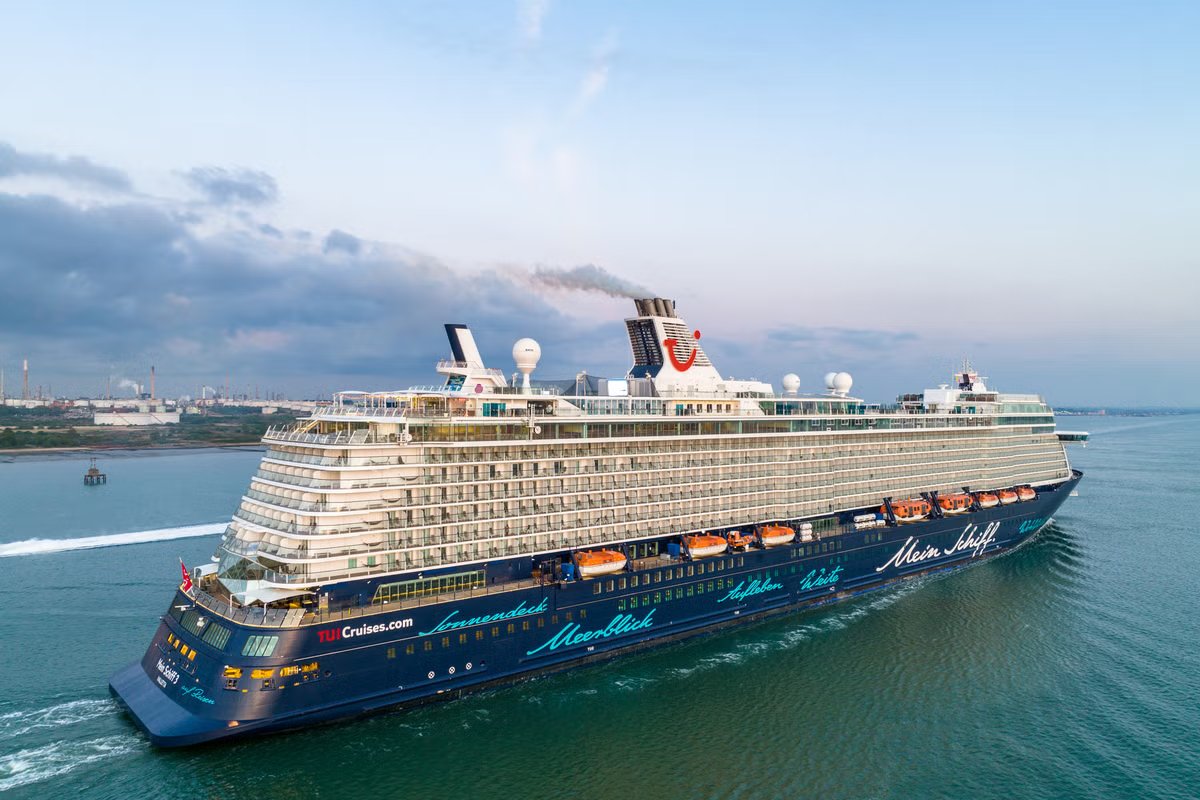 Tui cruise ship crashes into container vessels during storm