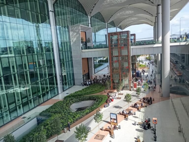 Hundreds of Travelers Impacted Around Middle East with 1,547 Delays and 487 Cancellations at Kuwait, Abu Dhabi and More Airports