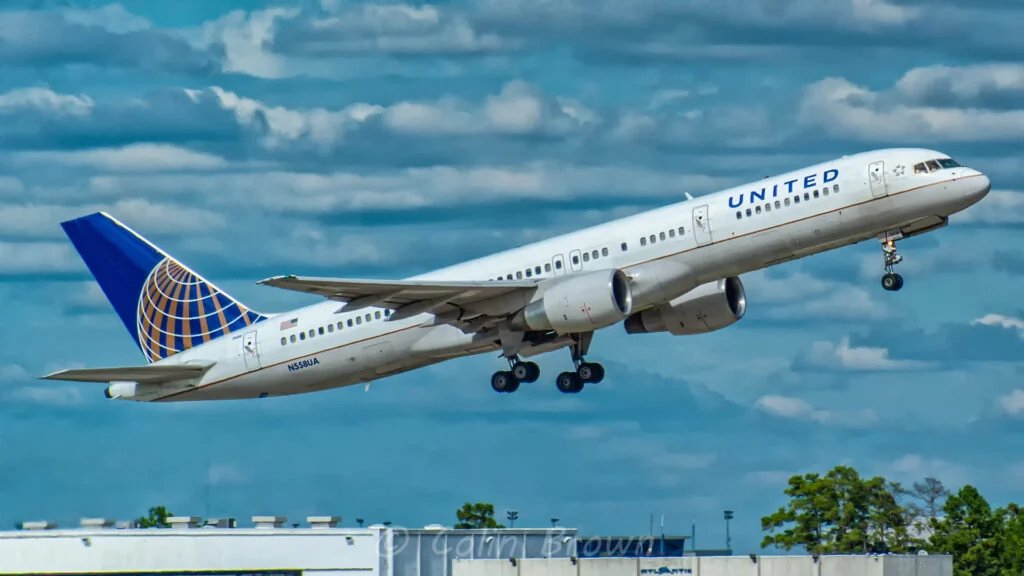 United Crew Locks Down Cockpit After Passenger Texts About Hijacking